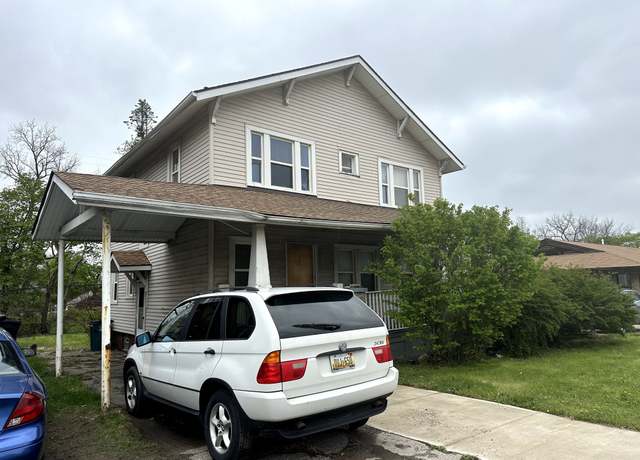Property at 671 W Huron St, Pontiac, MI 48341, 4 beds, 1.5 baths