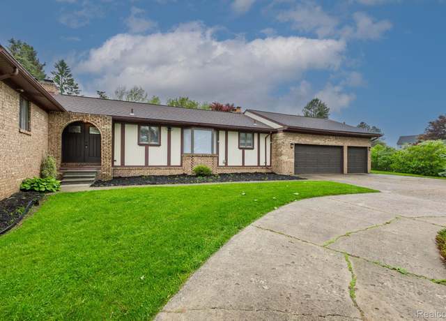 Property at 59663 Pettengill Dr, New Hudson, MI 48165, 4 beds, 3.5 baths