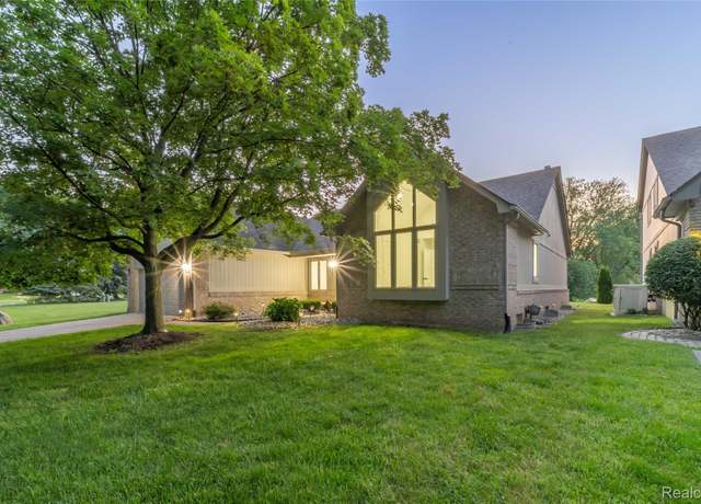 Property at 3145 Point Of The Woods Dr, West Bloomfield, MI 48324, 3 beds, 3 baths