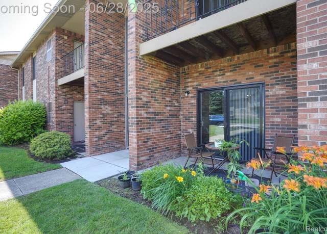 Property at 15127 Seagull Dr, Sterling Heights, MI 48313, 2 beds, 1.5 baths