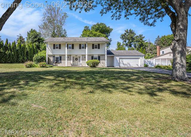 Property at 1925 Dawn Ridge Rd, Commerce Twp, MI 48390, 4 beds, 2.5 baths