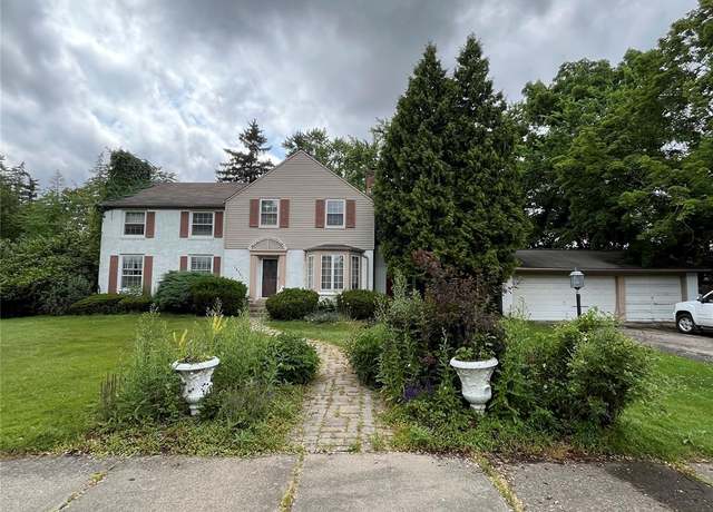 Property at 26751 Meadowbrook Way, Lathrup Village, MI 48076, 5 beds, 2.5 baths