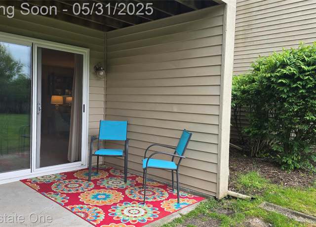 Property at 4882 Harbor Point Dr #13, Waterford, MI 48329, 2 beds, 2 baths