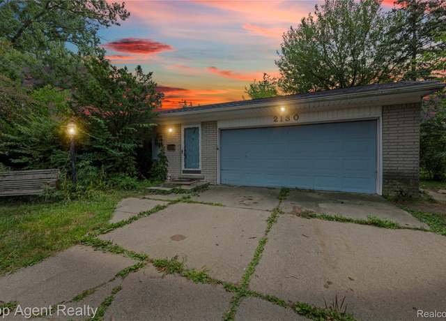 Property at 2130 Stratford Dr, Troy, MI 48083, 3 beds, 1.5 baths