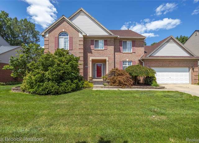 Property at 2931 Briarwood Dr, Troy, MI 48085, 4 beds, 2.5 baths