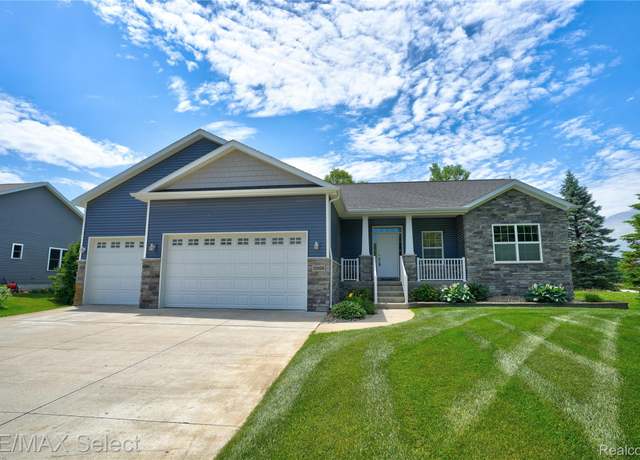 Property at 13006 Lia Ct, Fenton, MI 48451, 4 beds, 3 baths