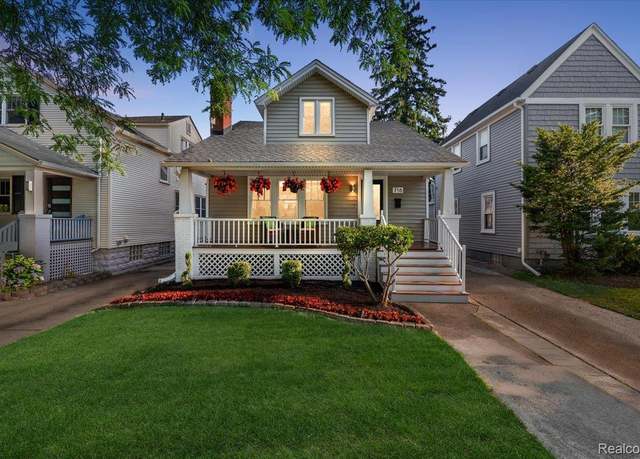 Property at 716 W Lincoln St, Birmingham, MI 48009, 3 beds, 2.5 baths