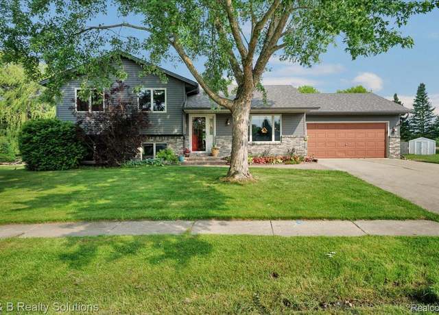 Property at 440 Jonathon Dr, Almont, MI 48003, 3 beds, 2.5 baths