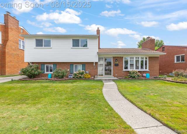 Property at 7822 Hillcrest Blvd, Westland, MI 48185, 3 beds, 2.5 baths
