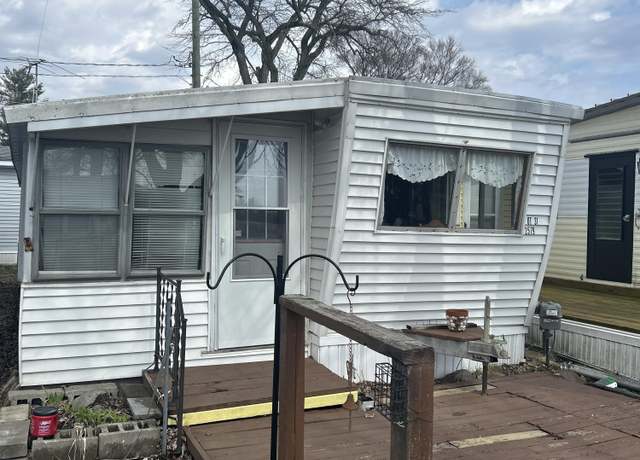 Property at 2579 Oakleigh Dr, Middleville, MI 49333, 2 beds, 1 bath