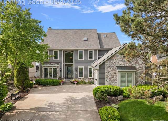 Property at 3448 Circle Dr, Commerce Twp, MI 48382, 4 beds, 3.5 baths