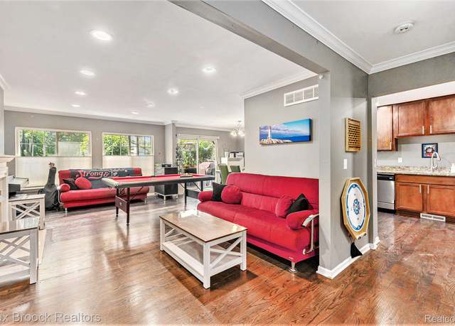 Property at 417 James Cir, Royal Oak, MI 48067, 3 beds, 2.5 baths