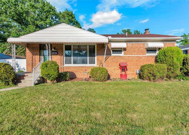 Property at 22610 Karam Ct, Macomb, MI 48091, 3 beds, 2 baths