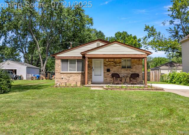 Property at 28914 Hennepin St, Dearborn Heights, MI 48135, 3 beds, 1.5 baths