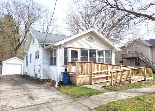 Property at 1309 Woodbridge St, Jackson, MI 49203, 2 beds, 1 bath