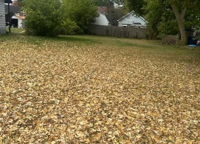 Property at 208 S Sheridan St, Bay City, MI 48708, 3 beds, 1 bath