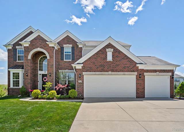 Property at 4562 Cloverdale Ct, Lake Orion, MI 48359, 4 beds, 3.5 baths