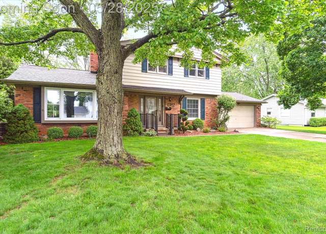 Property at 11217 Woodbridge Dr, Grand Blanc, MI 48439, 4 beds, 1.5 baths
