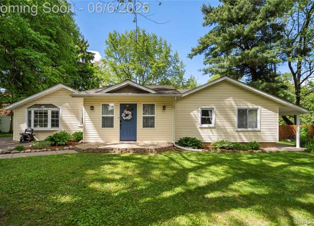 Property at 6226 Rowley Blvd, Waterford, MI 48329, 3 beds, 2 baths