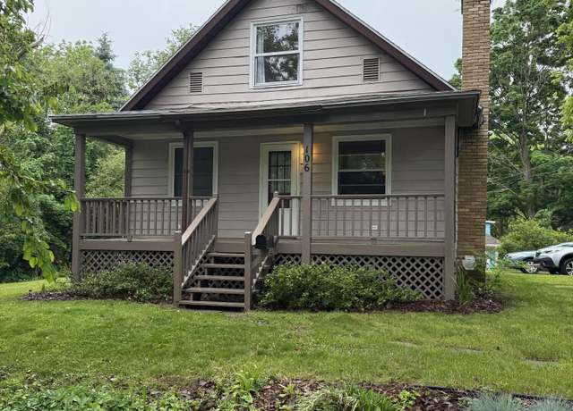 Property at 106 S Berkley St, Kalamazoo, MI 49006, 3 beds, 1.5 baths