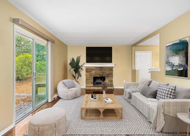 Property at 47 Homestead Ct, Traverse City, MI 49686, 3 beds, 2 baths
