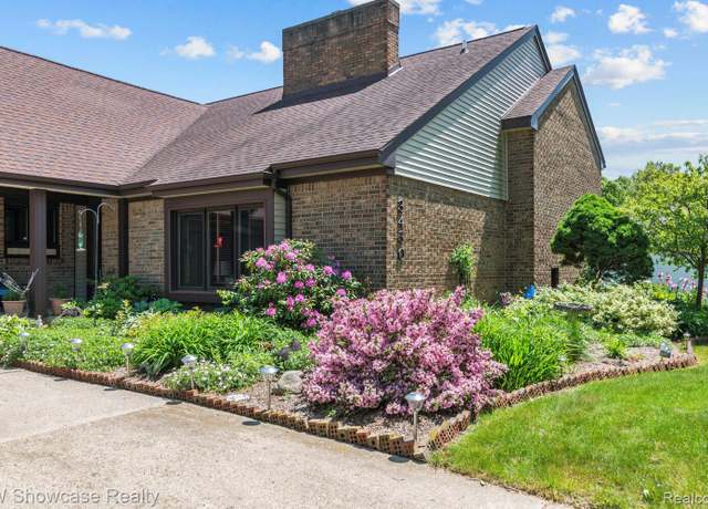 Property at 3430 Woodvalley Dr, Lapeer, MI 48446, 4 beds, 3.5 baths