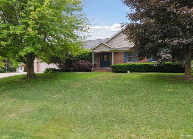 Property at 16486 W Horseshoe Trl, Fenton Charter Township, MI 48451, 3 beds, 3.5 baths