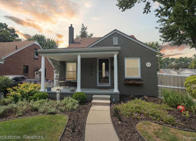 Property at 2811 N Wilson Ave, Royal Oak, MI 48073, 3 beds, 2.5 baths