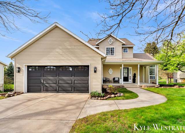 Property at 8213 Muscatay Grv NE, Rockford, MI 49341, 4 beds, 3.5 baths