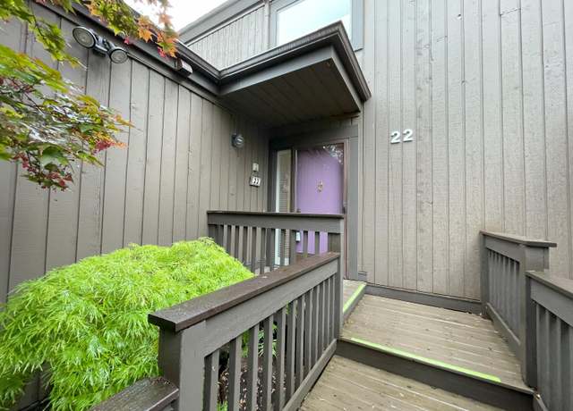 Property at 22 Haverhill Ct, Ann Arbor, MI 48105, 3 beds, 2.5 baths