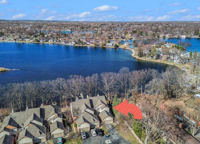 Property at 3082 Bay Front Ct, Waterford, MI 48328, 3 beds, 2.5 baths