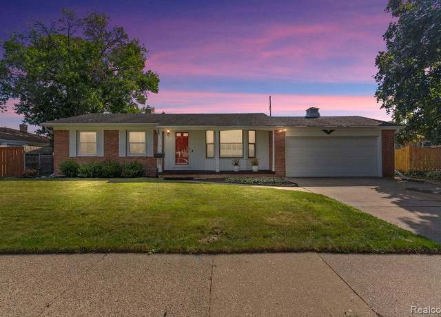 Property at 1610 Ravenswood Dr, Lansing, MI 48917, 3 beds, 1.5 baths