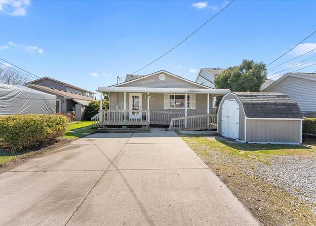Property at 30927 Island Dr, Gibraltar, MI 48173, 3 beds, 2 baths