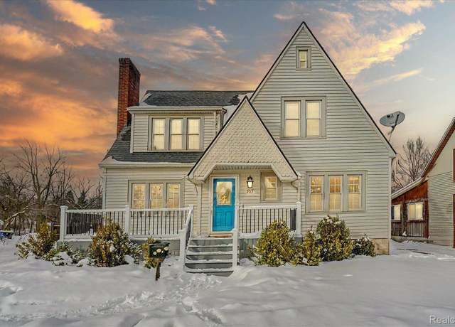 Property at 203 6th St, Fenton, MI 48430, 5 beds, 2 baths