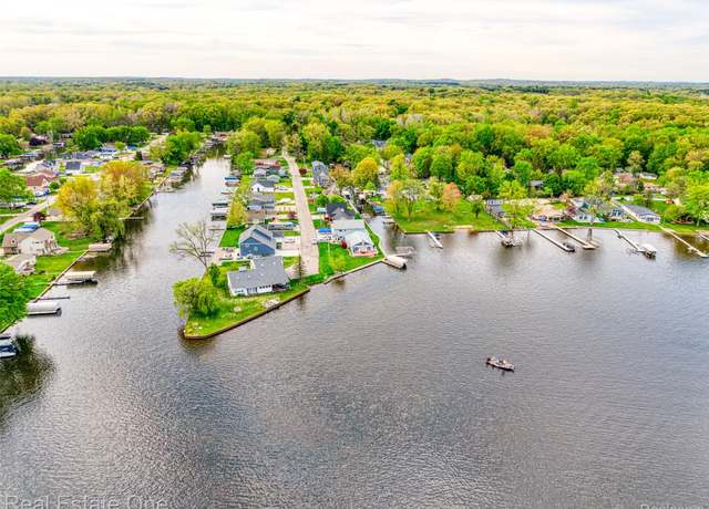 Property at 1933 Pleasure, Pinckney, MI 48169, 2 beds, 2 baths