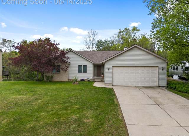 Property at 815 Esther Dr, Lake Orion, MI 48362, 3 beds, 2 baths