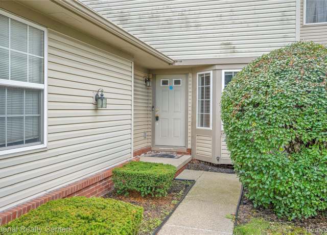 Property at 1236 University Dr, Pontiac, MI 48342, 2 beds, 3.5 baths