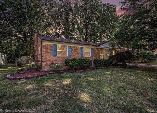 Property at 28048 Pierce St, Southfield, MI 48076, 3 beds, 2.5 baths