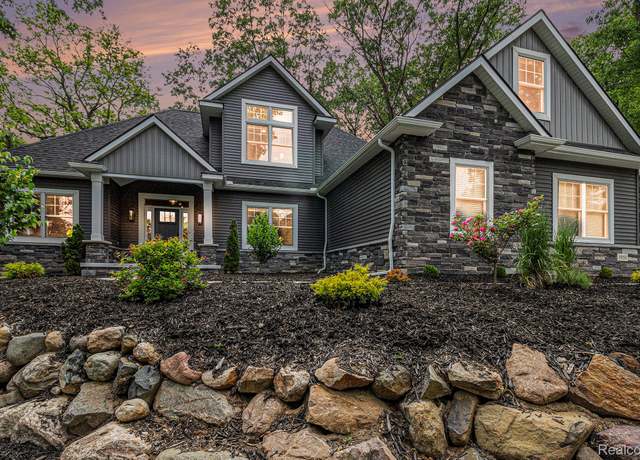 Property at 5950 Mountain Top Dr, Brighton, MI 48116, 3 beds, 2.5 baths