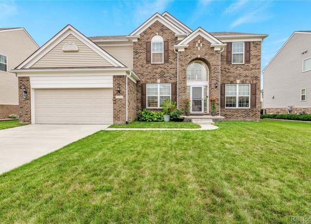 Property at 49633 Malten Dr, Macomb, MI 48044, 5 beds, 3 baths