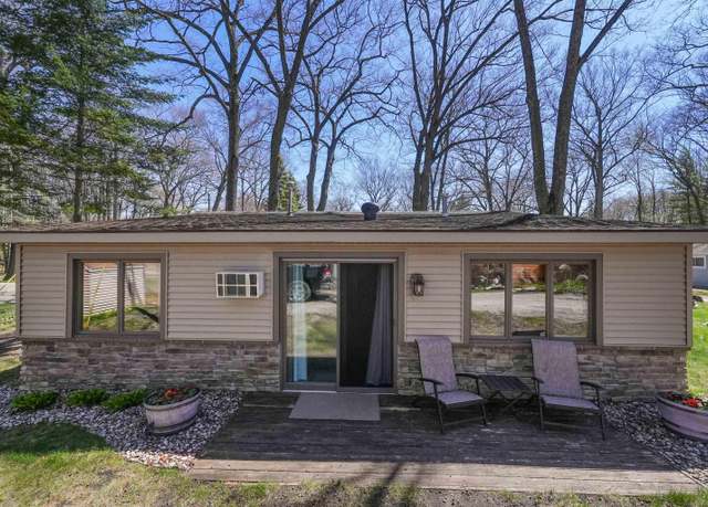 Property at 135 Alpena Trail Trl, Houghton Lake, MI 48651, 3 beds, 1 bath