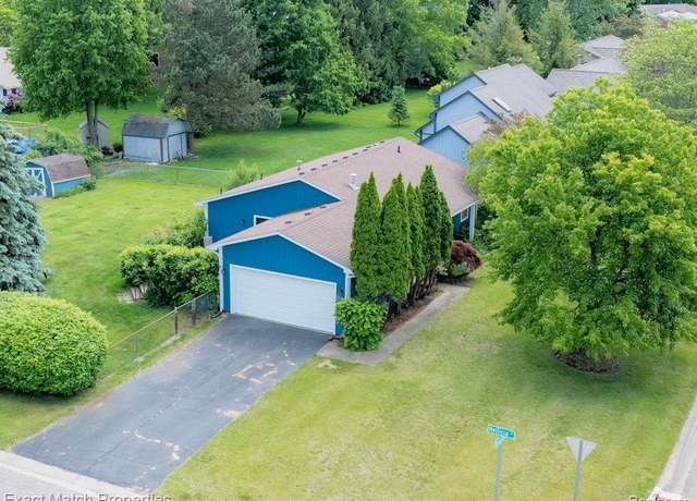 Property at 3232 Green Oak Dr, Commerce Twp, MI 48390, 3 beds, 2 baths