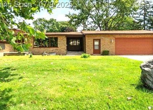 Property at 30590 Lorraine Ave, Warren, MI 48093, 4 beds, 2.5 baths
