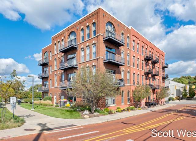 Property at 801 Monroe Ave NW #402, Grand Rapids, MI 49503, 1 bed, 1.5 baths