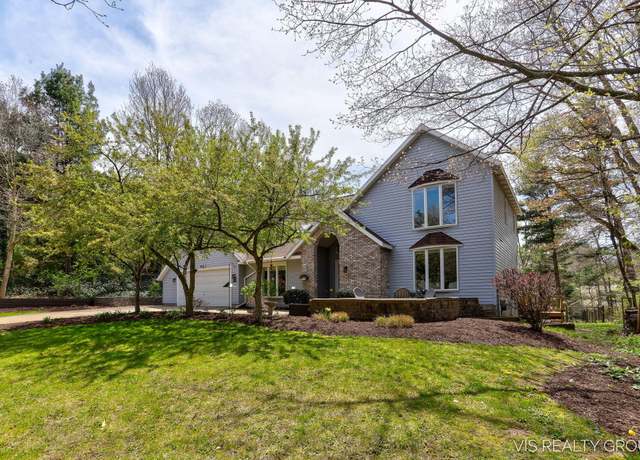 Property at 18658 Pawnee Dr, Spring Lake, MI 49456, 4 beds, 2.5 baths