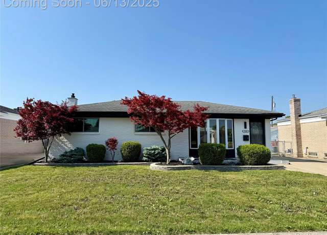 Property at 27661 Larry St, Clinton Township, MI 48066, 3 beds, 2 baths