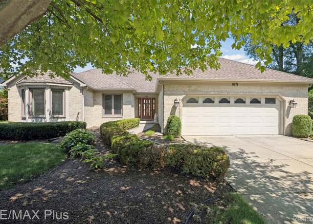 Property at 1671 S Shore Dr, Rochester Hills, MI 48307, 4 beds, 3.5 baths