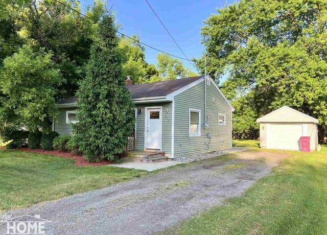 Property at 816 Tracy St, Owosso, MI 48867, 2 beds, 1 bath