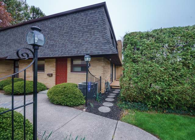 Property at 2727 S Lakeshore Dr Unit D13, St Joseph, MI 49085, 2 beds, 2.5 baths