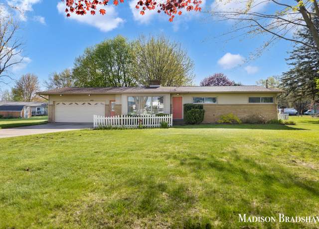 Property at 2720 Kenowa Ave NW, Walker, MI 49534, 3 beds, 1 bath